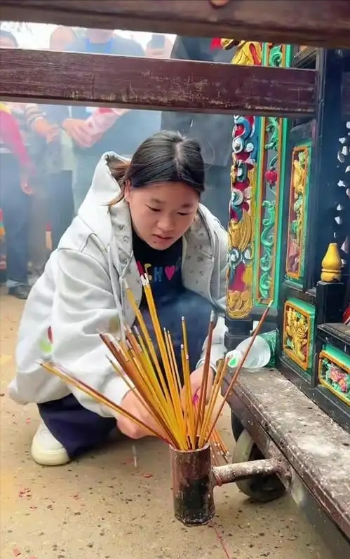 世界杯手机观看-全红婵回乡过元宵明显发福!妈妈发言笑出大白牙,别墅进度更新了|跳水|奥运跳水|跳台|女子|冠军_新浪体育_新浪新闻